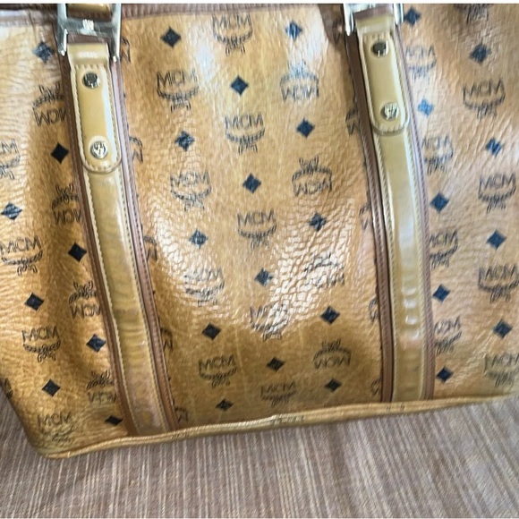 100% Authentic MCM VisetosShopper
Shoulder Bag - Picture 2 of 11